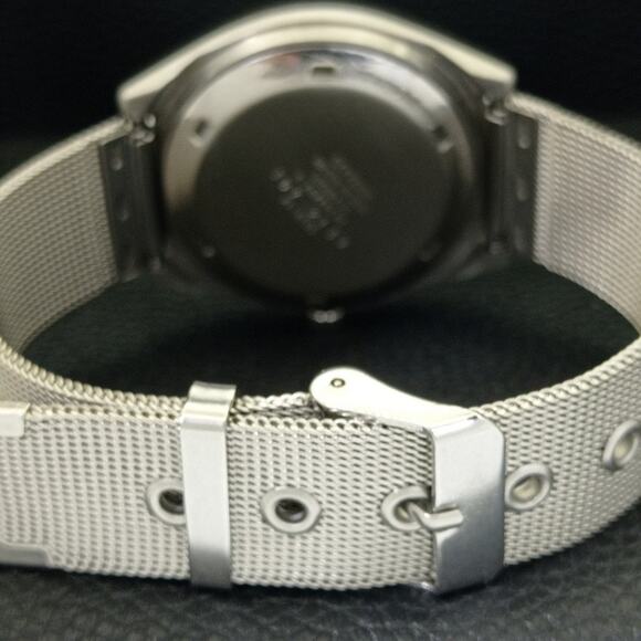 Vintage 1993 Citizen Automatic Mens Silver Watch W/daydate & Black accents - Picture 2 of 10